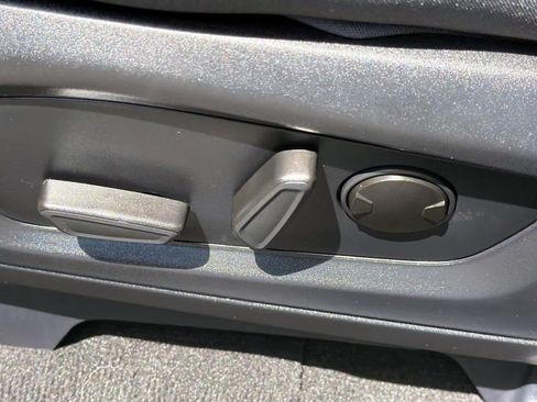 Used 2025 Ford Explorer Active AWD/4WD image 18
