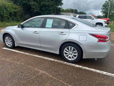 Used 2015 Nissan Altima 2.5 S w/ Power Driver Seat Package FWD image 3