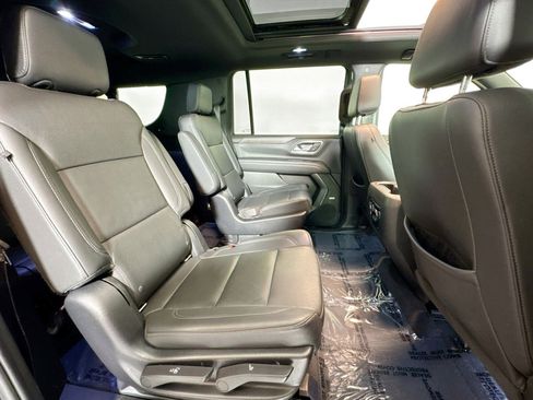 Used 2022 Chevrolet Suburban LT w/ Luxury Package image 27