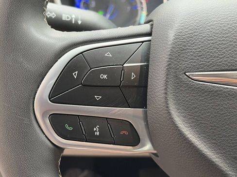 Used 2023 Chrysler Pacifica Limited image 21