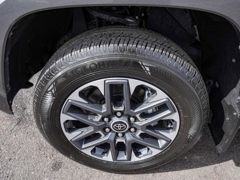 Used 2024 Toyota Tundra Limited image 8