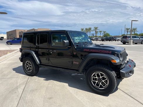 Used 2025 Jeep Wrangler Unlimited Rubicon w/ Convenience Group AWD/4WD image 4