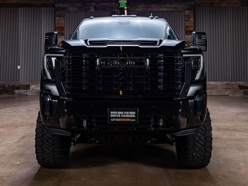 Used 2024 GMC Sierra 2500 Denali Ultimate image 2