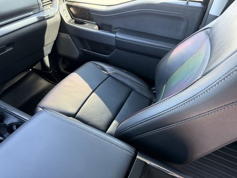 Used 2021 Ford F150 Lariat w/ Max Trailer Tow Package image 16