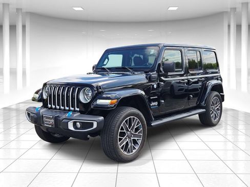 Used 2023 Jeep Wrangler Unlimited Sahara w/ Cold Weather Group image 7