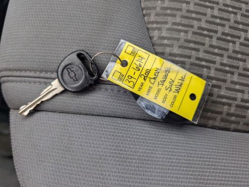 Used 2011 Chevrolet Traverse LT image 23