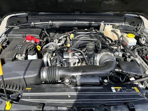 Used 2021 Jeep Wrangler Unlimited Rubicon w/ Dual Top Group AWD/4WD image 10