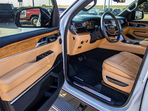 Used 2024 Jeep Grand Wagoneer Series III w/ HD Trailer Tow Package image 29