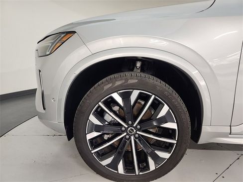 Used 2025 Volvo XC90 B5 Plus image 11