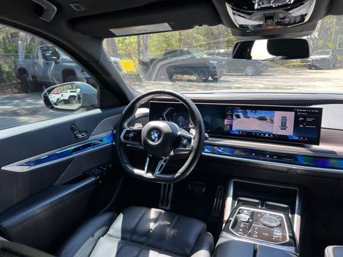 Used 2023 BMW 760i xDrive AWD/4WD image 38