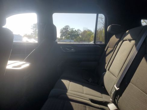 Used 2024 Chevrolet Suburban LS image 12