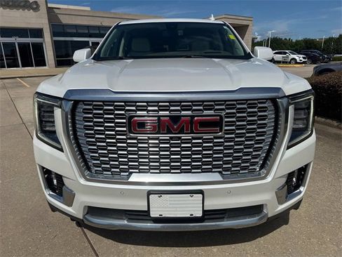 Used 2022 GMC Yukon XL Denali image 2