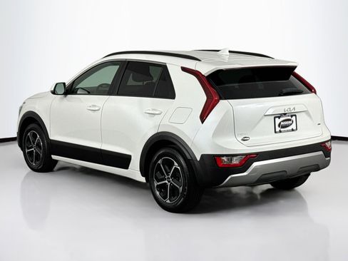 Used 2023 Kia Niro LX FWD image 9