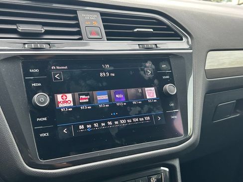 Used 2019 Volkswagen Tiguan SE AWD/4WD image 23