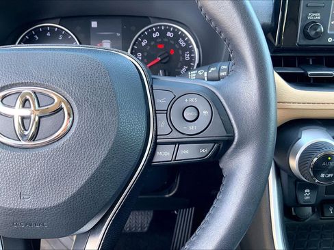 Used 2022 Toyota RAV4 XLE Premium FWD image 25