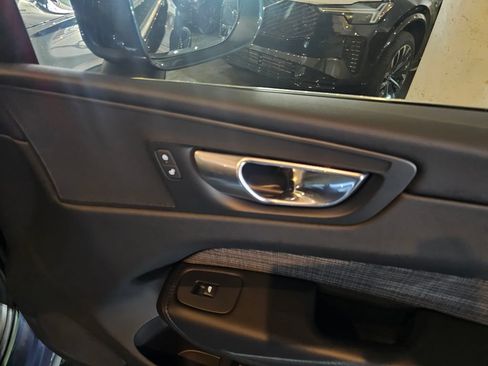 Certified 2023 Volvo XC60 B5 Core AWD/4WD image 11