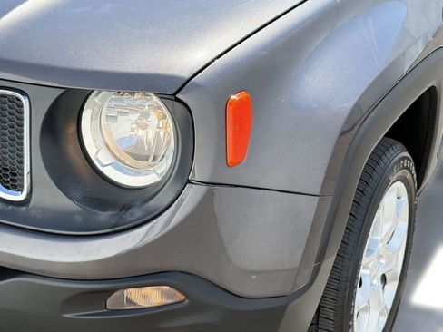 Used 2018 Jeep Renegade Latitude w/ Popular Equipment Group AWD/4WD image 10