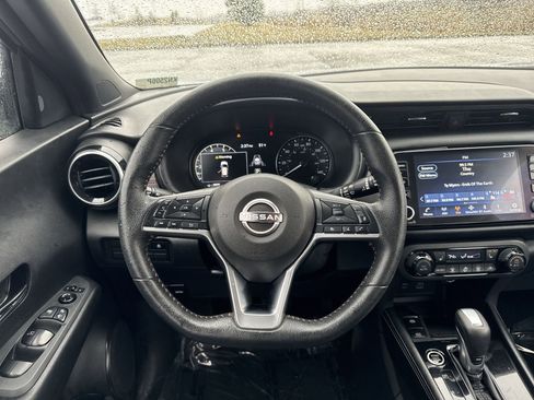 Used 2023 Nissan Kicks SR w/ SR Premium Package FWD image 18