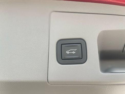 Used 2023 Cadillac XT5 Premium Luxury w/ Technology Package AWD/4WD image 8