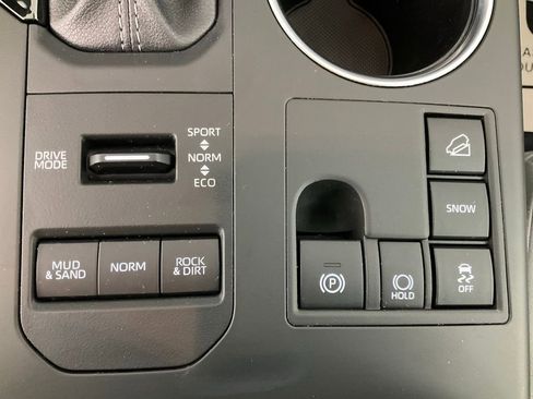 Used 2024 Toyota Highlander XLE image 22