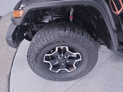 Used 2022 Jeep Gladiator Rubicon w/ LED Lighting Group AWD/4WD image 10
