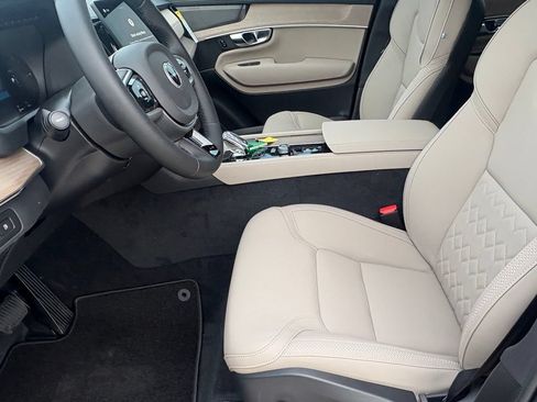 New 2026 Volvo XC90 T8 Plus w/ Protection Package Premier AWD/4WD image 17