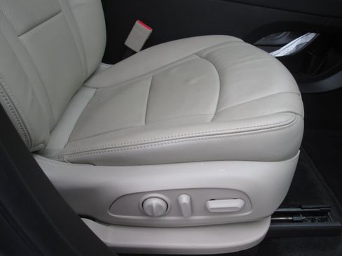 Used 2019 Buick Enclave Essence image 13