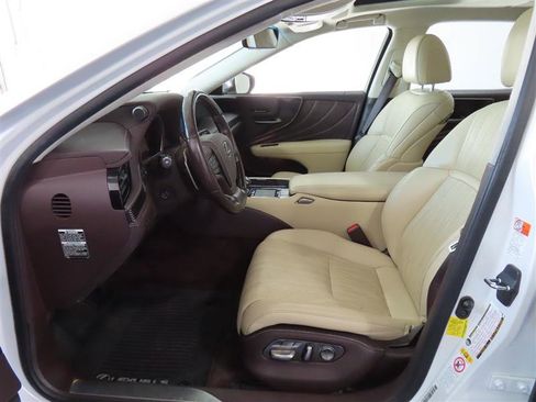 Used 2019 Lexus LS 500 w/ Interior Upgrade Package RWD image 16