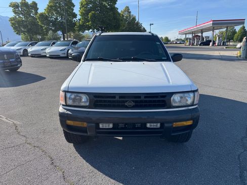 Used 1997 Nissan Pathfinder LE AWD/4WD image 8
