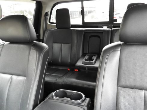 Used 2018 Nissan Titan SL w/ Chrome Package image 42