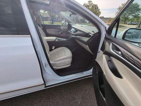 Used 2023 Buick Enclave Avenir w/ Avenir Technology Package FWD image 3