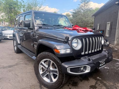 Used 2019 Jeep Wrangler Unlimited Sahara AWD/4WD image 4