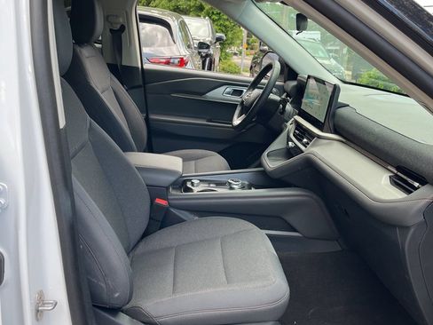 Used 2025 Ford Explorer Active AWD/4WD image 27