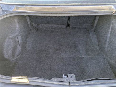 Used 2015 Dodge Challenger SXT image 6