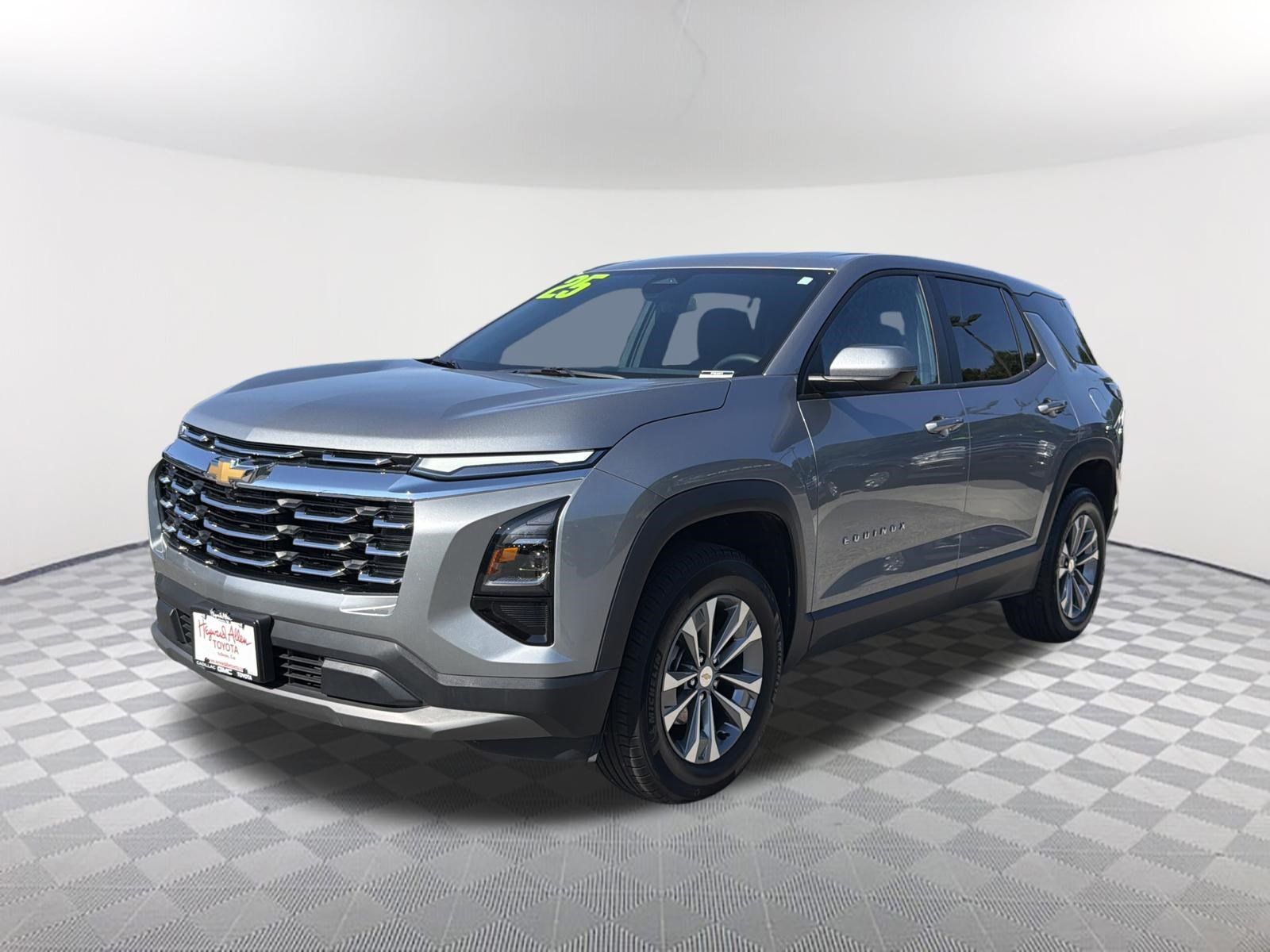 Used 2025 Chevrolet Equinox LT AWD/4WD image 3