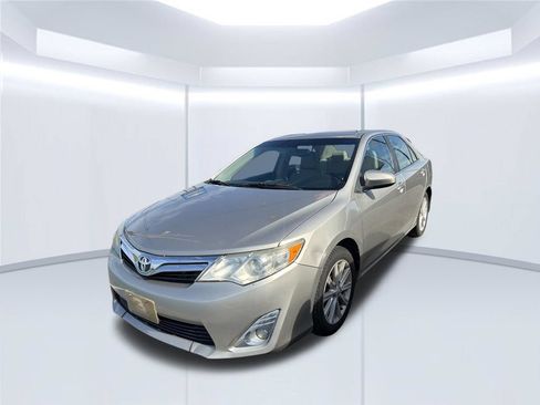 Used 2013 Toyota Camry XLE w/ Leather Pkg FWD image 4