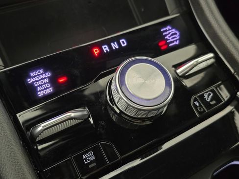 Used 2023 Jeep Grand Cherokee Summit w/ Luxury Tech Group V AWD/4WD image 34