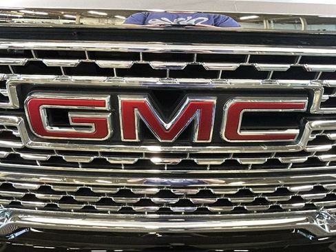 Used 2022 GMC Sierra 1500 Denali w/ Denali Premium Package AWD/4WD image 10