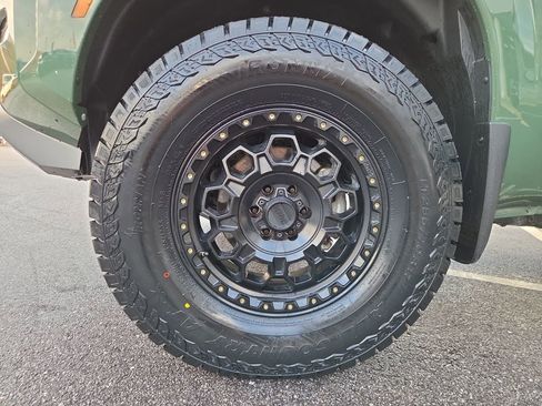 Used 2023 Nissan Frontier SV w/ Technology Package image 21