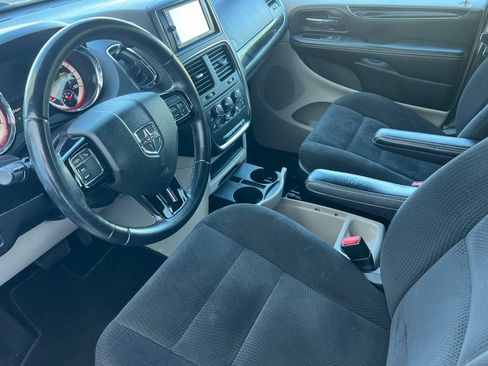 Used 2016 Dodge Grand Caravan SE FWD image 7