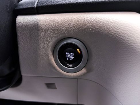 Used 2023 Chrysler Voyager LX image 19