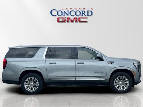 Used 2025 GMC Yukon XL Denali AWD/4WD image 3