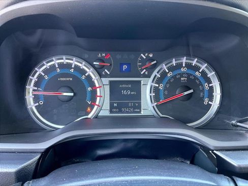 Used 2017 Toyota 4Runner SR5 AWD/4WD image 24