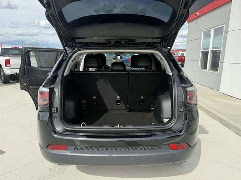 Used 2018 Jeep Compass Latitude w/ Cold Weather Group AWD/4WD image 21