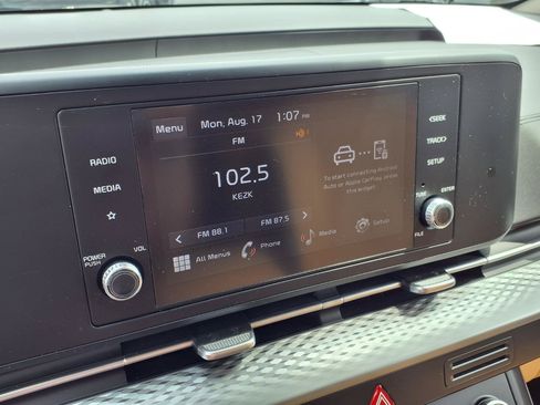 Used 2024 Kia Carnival LX FWD image 4