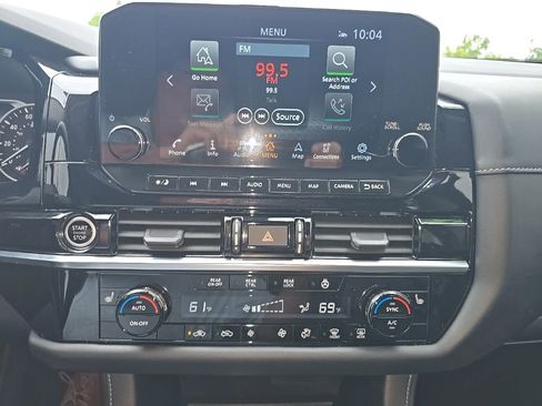 Used 2023 Nissan Pathfinder SL w/ Lighting Package (N92) FWD image 17