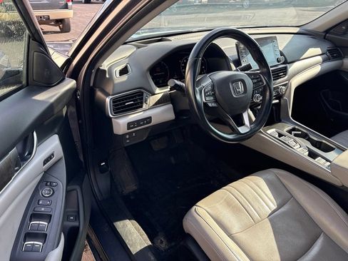 Used 2018 Honda Accord Touring image 7