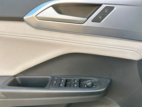 New 2025 Volkswagen Taos SE image 11