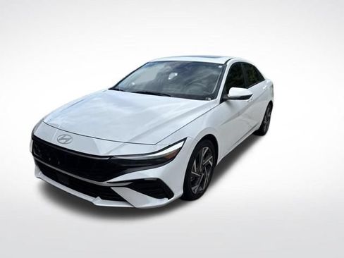 Used 2026 Hyundai Elantra Limited FWD image 7