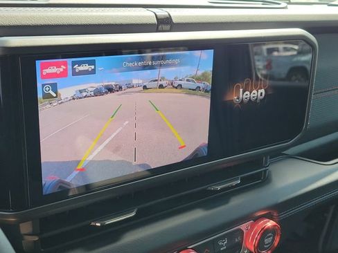 Used 2025 Jeep Gladiator Rubicon AWD/4WD image 35